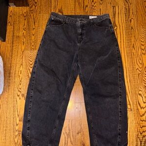 GAP Woman’s Black Barrel Jeans